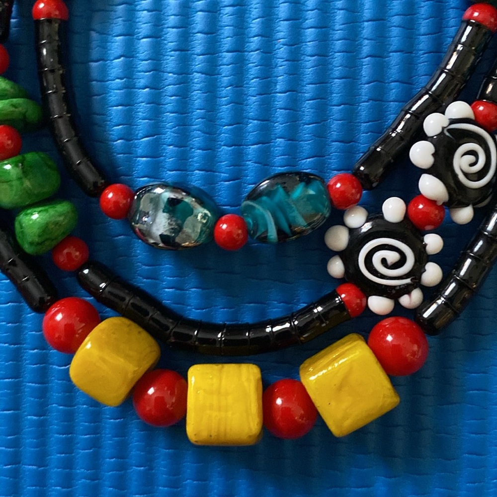 Colorful and black Beaded triple Necklace - Picture 9 of 17